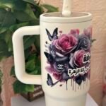 أنيقة وكانها خلقت من رقة الزهرة