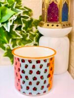 ⁦كوب بتصميم شعبي⁩ - الصورة ⁦2⁩